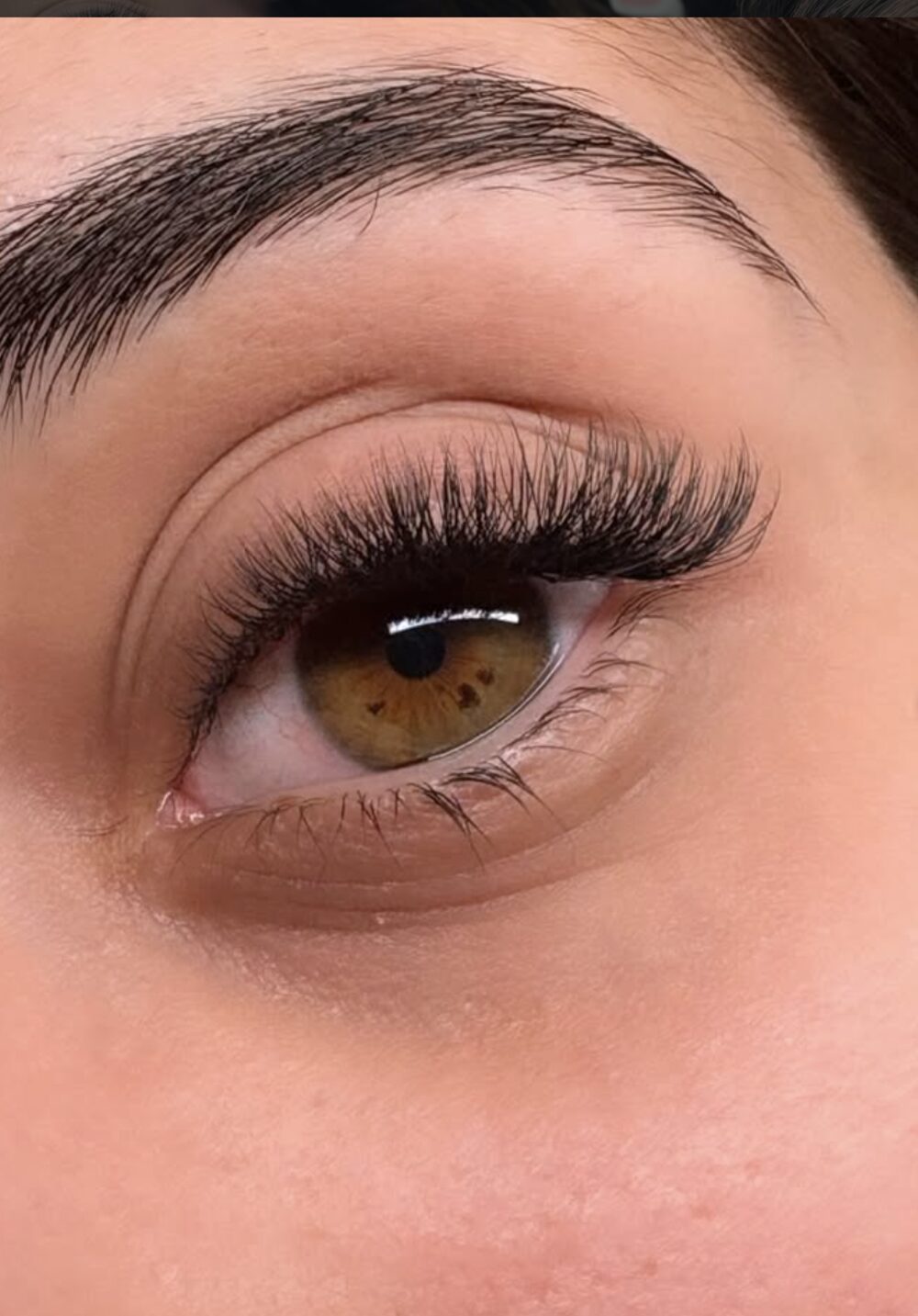 Efeito Sirena, close do olho com fios definidos